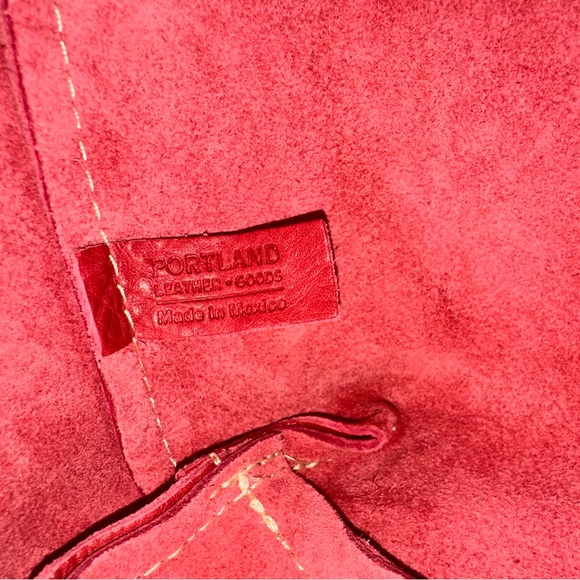 Portland Leather - Sugar Pebbled Leather Mini Crossbody Tote Bag with Zipper - Picture 12 of 16